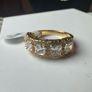 Elegant Gold Women's Ring with Clear Stones